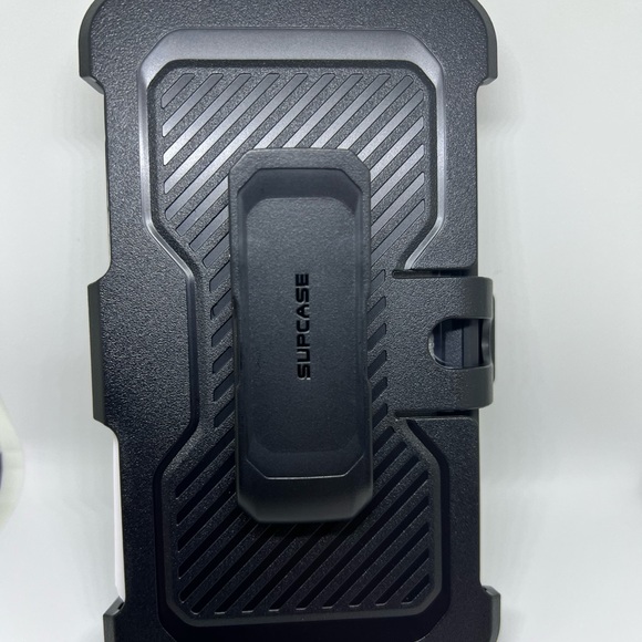 Lot of 3 iPhone 11 cases. 2 new, 1 like new - Picture 9 of 13